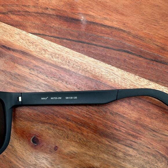 NWOB Maui Jim Polarized Sunglasses South Swell Matte Black MJ755 2M Made Italy - Picture 4 of 8